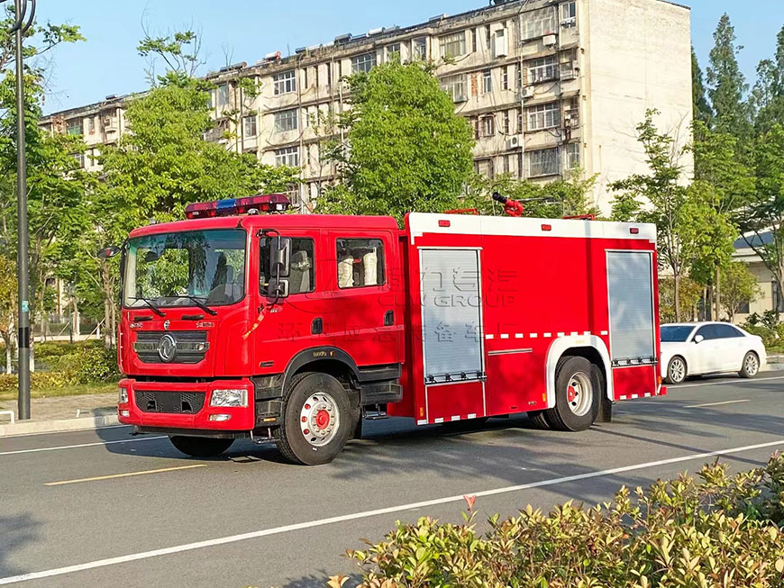 國(guó)六多利卡D9泡沫消防車(chē)